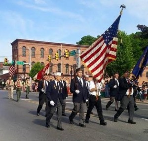 Troy vets in parade